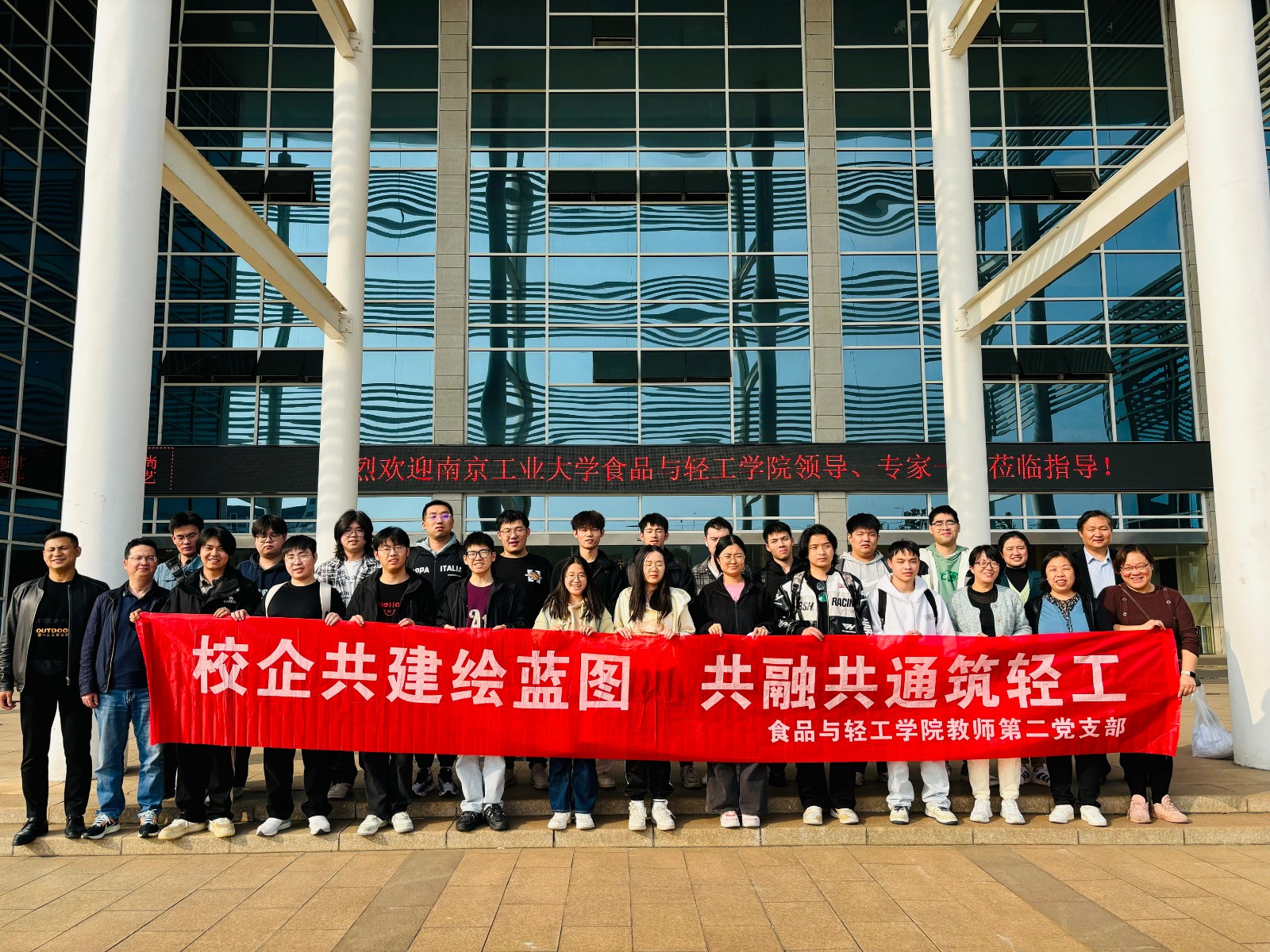 1門口合照--官網.jpg